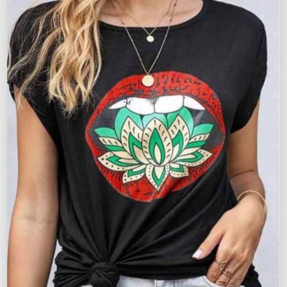 ❌SOLD❌✨Lotus Kiss Black Graphic Tee✨Brand New In Packaging✨ - Picture 2 of 8
